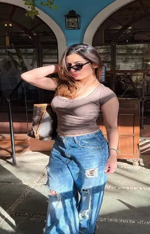 VIP call girl in Indirapuram